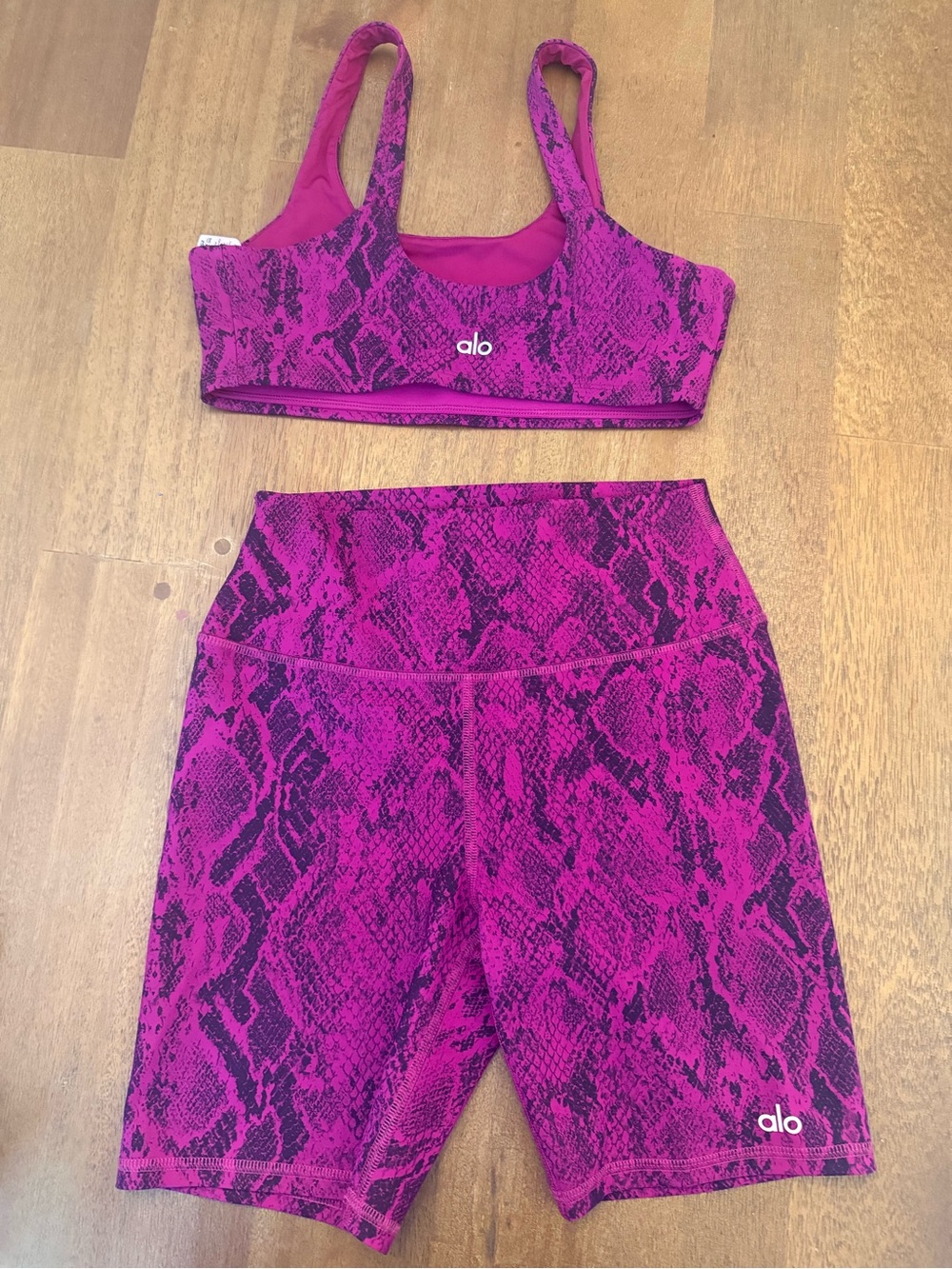 ALO Yoga Hot Pink Snake-Print Active Set